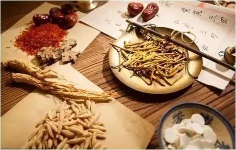 外阴白斑如何治疗?