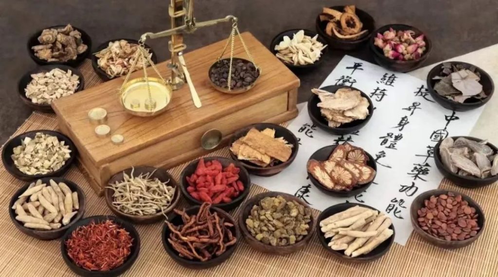 内分泌失调引起的外阴白斑应该如何调理？